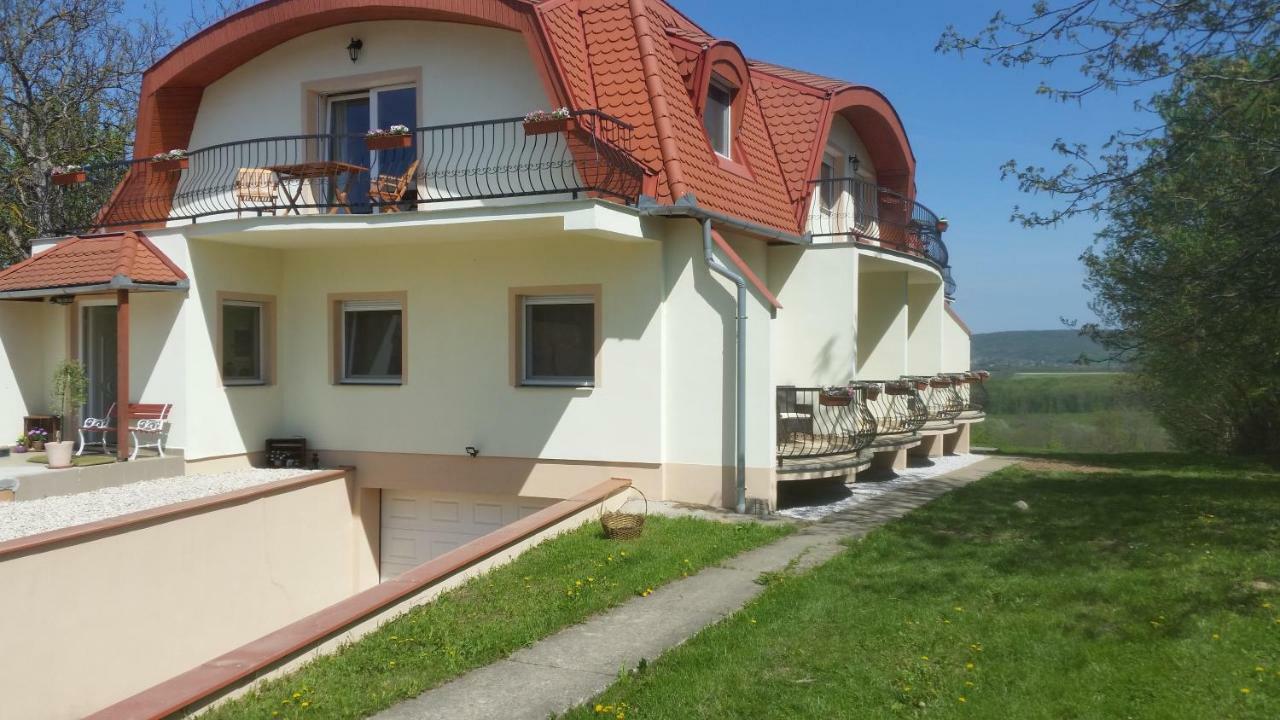 Gastehaus Stein Hotel Nemesbuk Exterior photo