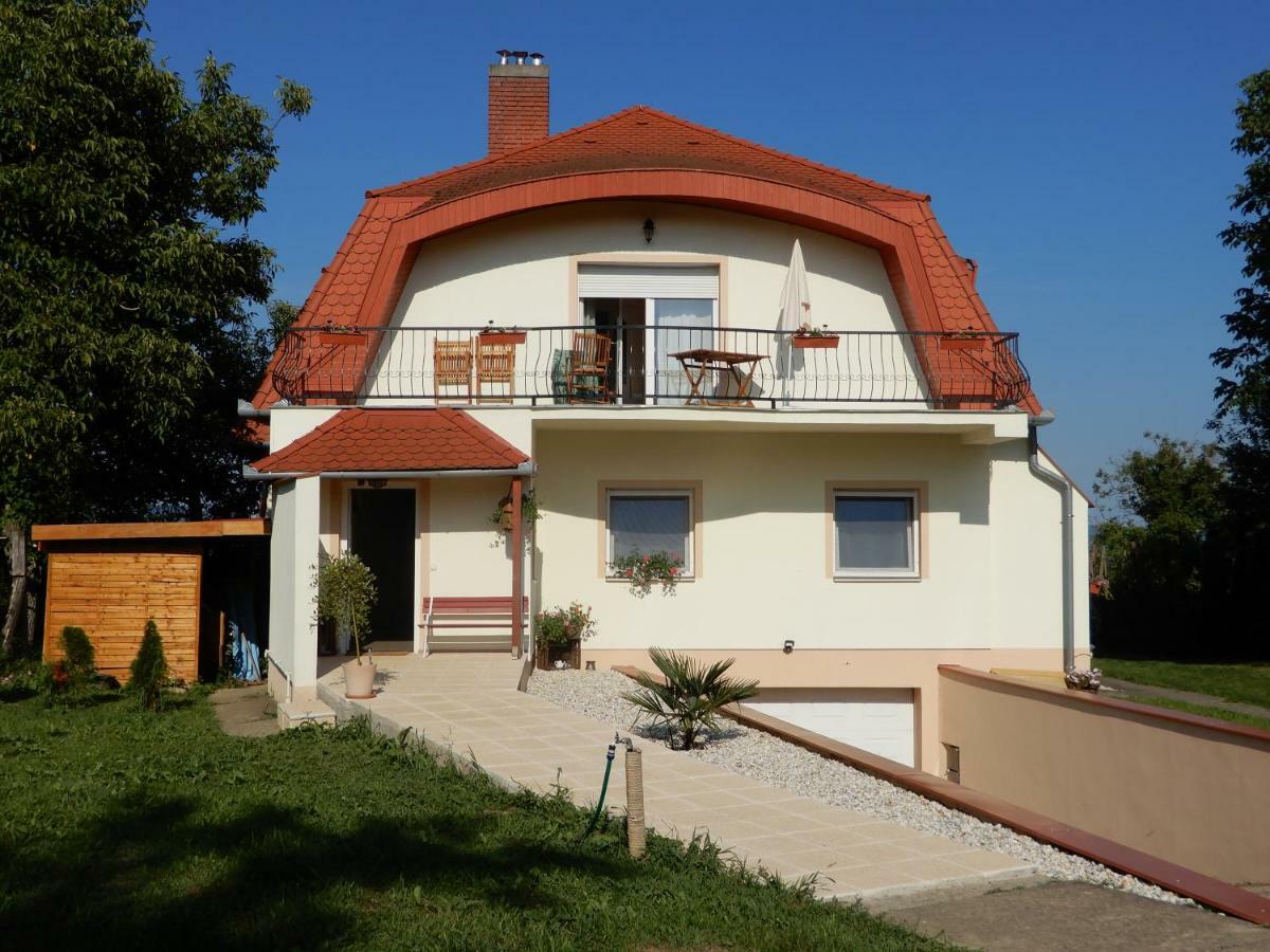 Gastehaus Stein Hotel Nemesbuk Exterior photo